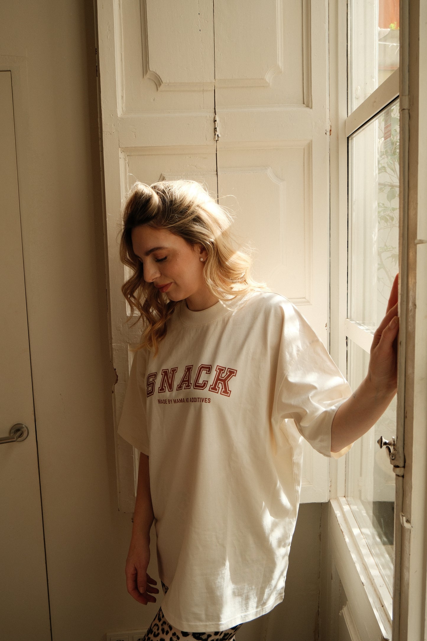 Snack Shirt – Made by Mama, No Additives (Cream-Rot)