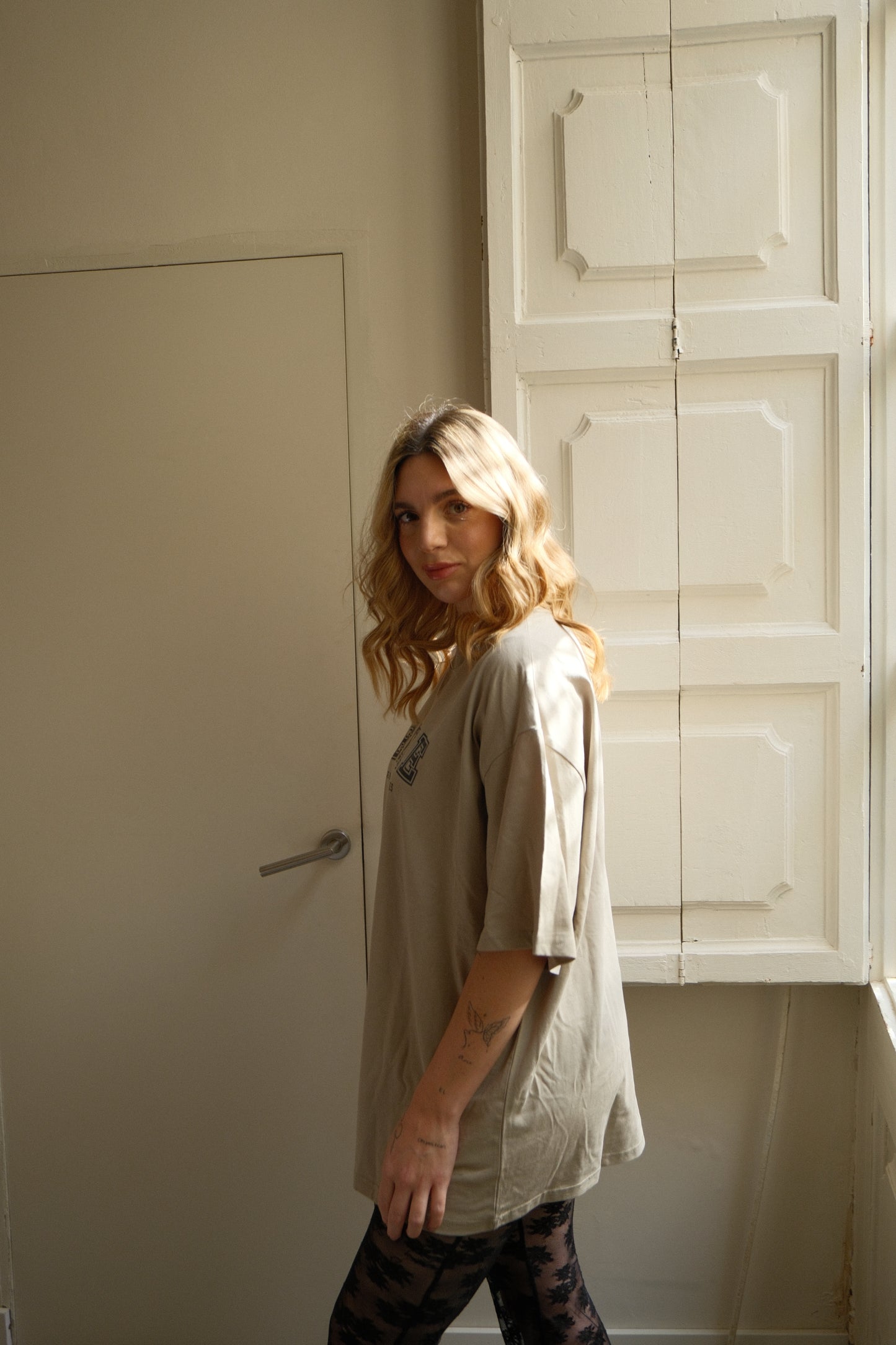 Leche Shirt – Made by Mama, No Additives (Stone)
