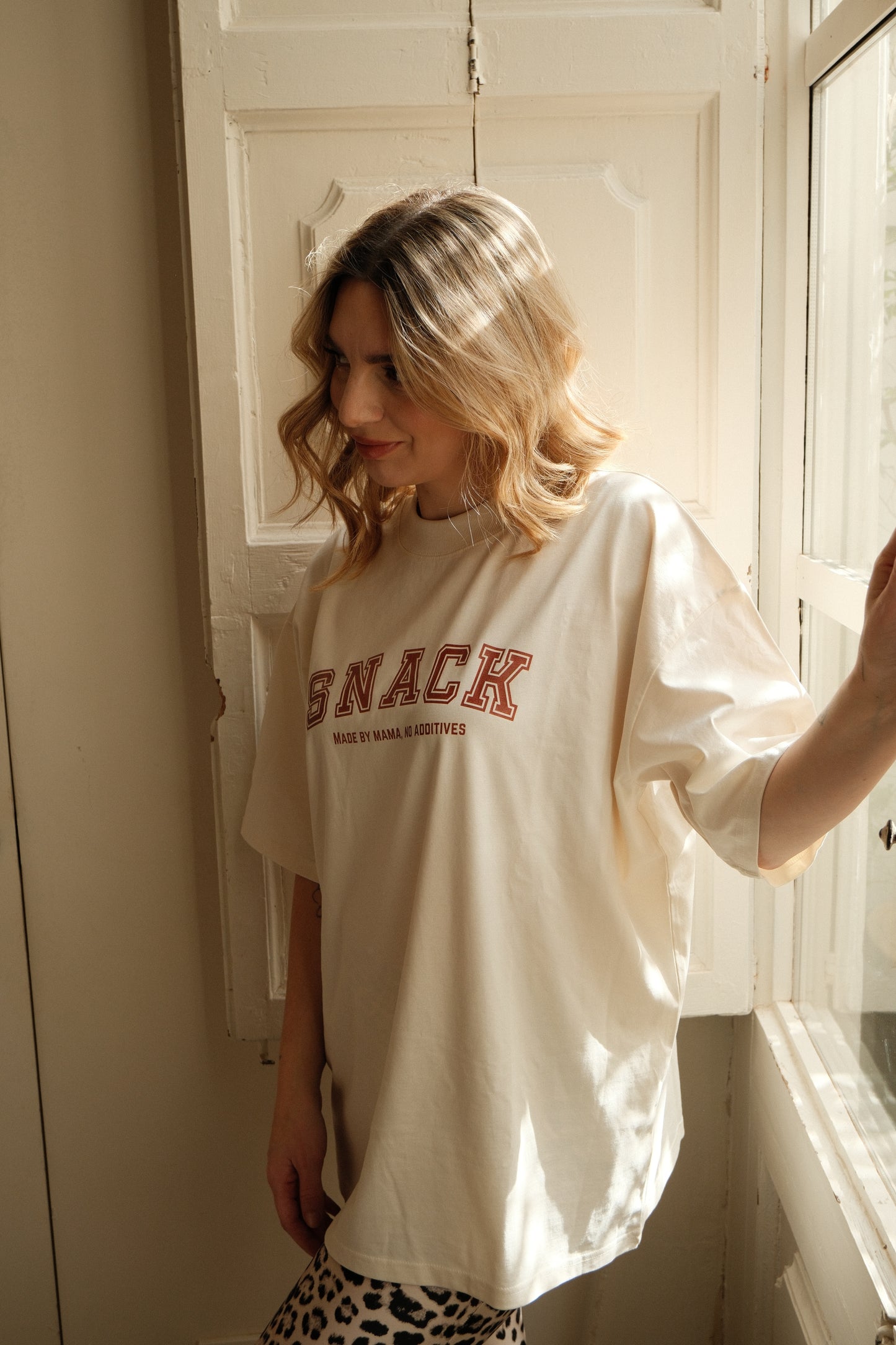 Snack Shirt – Made by Mama, No Additives (Cream-Rot)